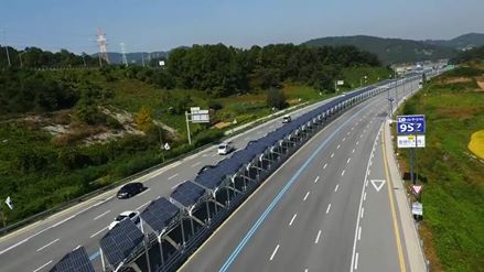 Kórejská cyklocestička na diaľnici.