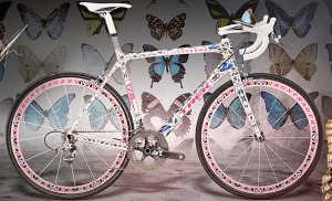 trek-stages-damien-hirst-bike-1-600x364 - kópia