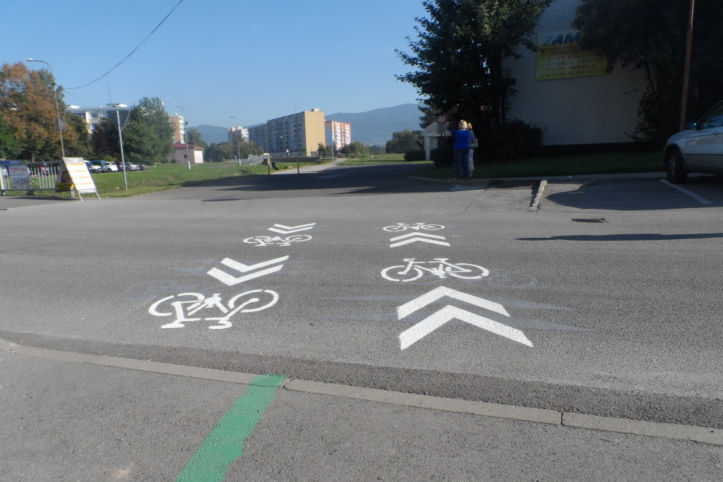 Na koridore pre cyklistov je zakazané stáť vozidlom