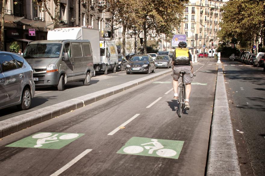 Cyklopruhy pomohli znížiť využívanie automobilov v Paríži