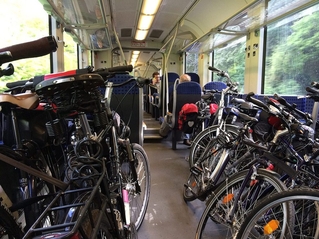 V európskych vlakoch by malo byť min.8 miest pre bicykle