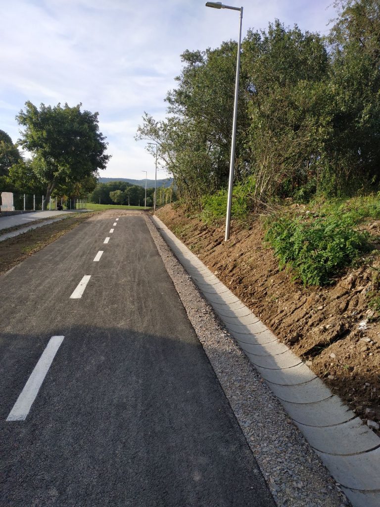 Nová cyklistická cestička v Detve. Dobrá myšlienka – zlé prevedenie