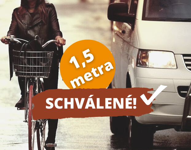 1,5 metrový povinný odstup pri obiehaní cyklistu schválený!