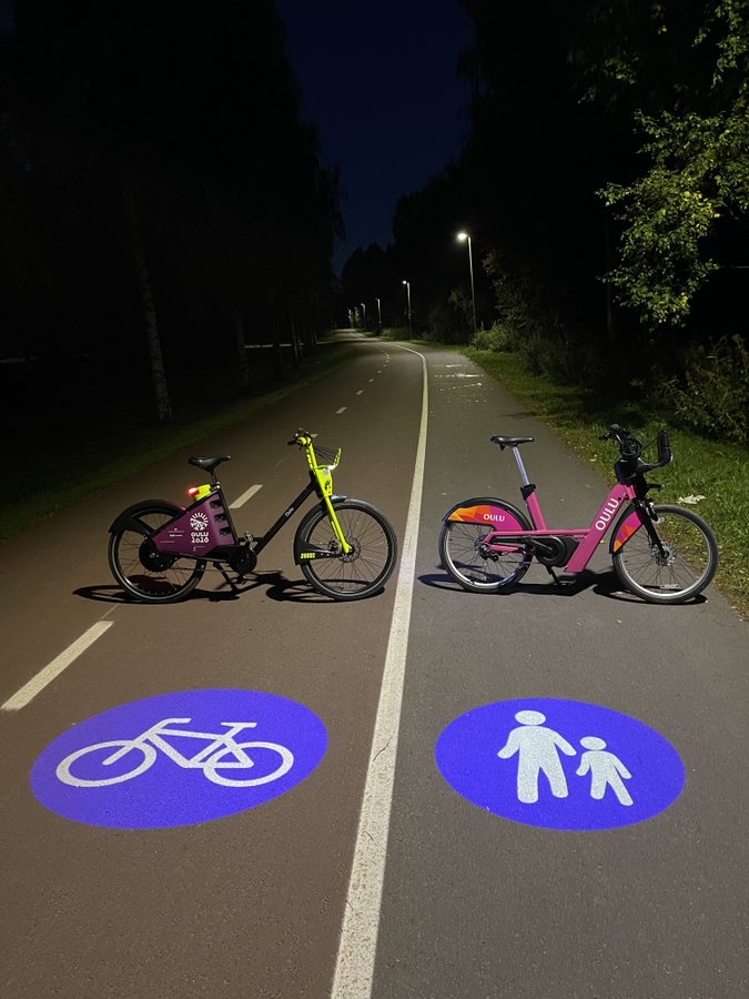 V Oulu testujú nové dopravné značenie pre cyklistov