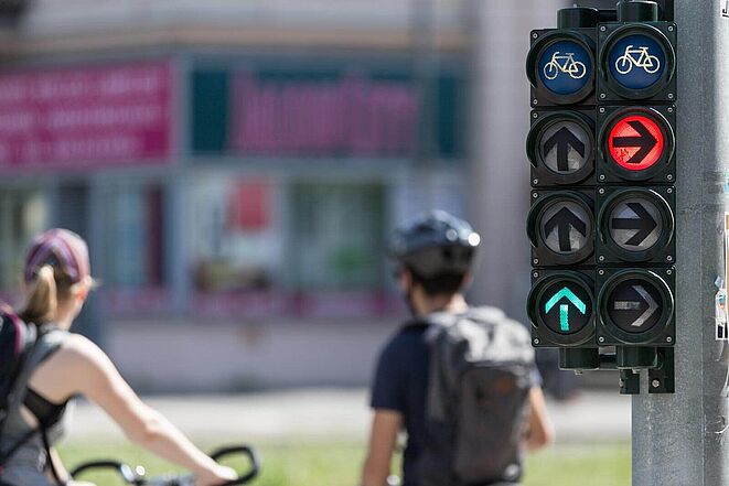 Cyklisti a chodci budú po novom preferovaní na svetelnej križovatke v Hamburgu
